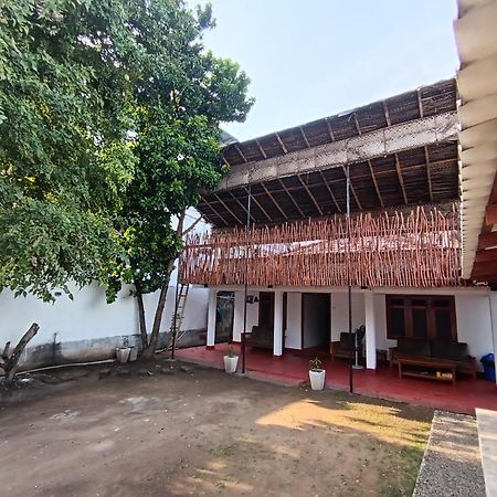 One More Day Hostel Weligama Ngoại thất bức ảnh