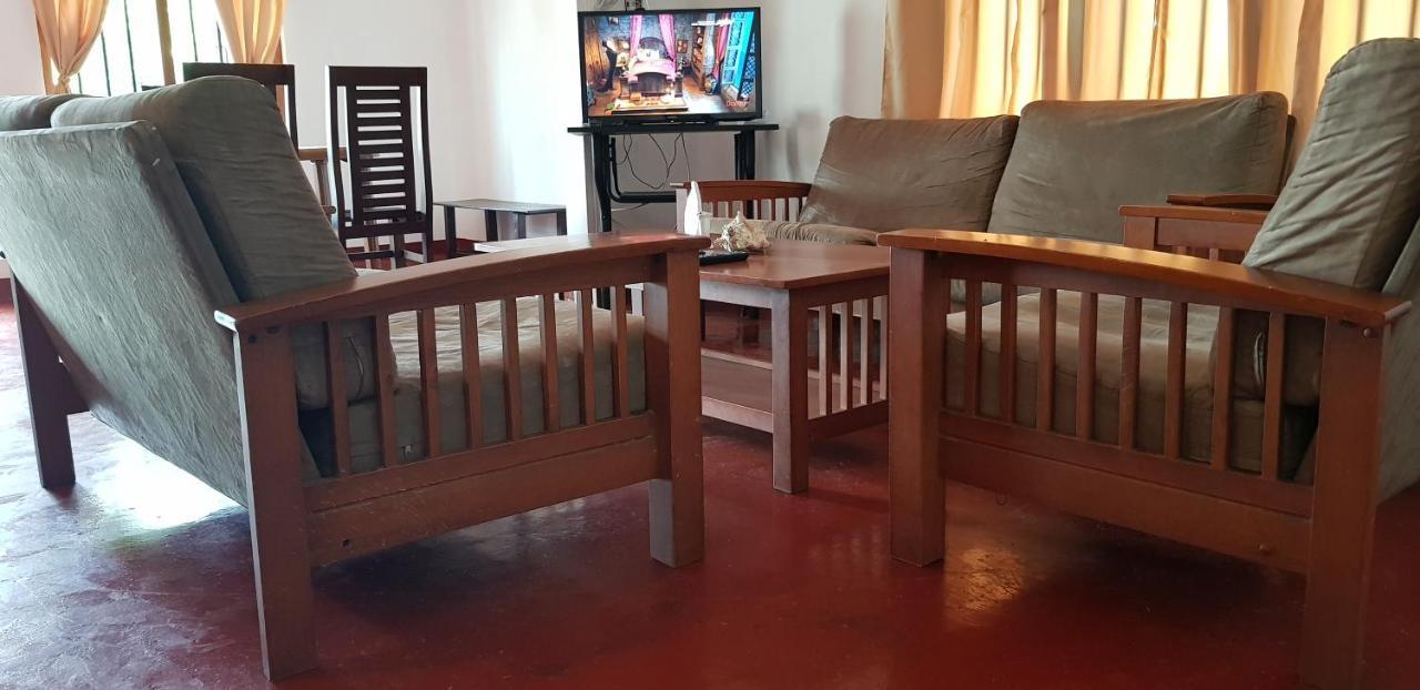 One More Day Hostel Weligama Ngoại thất bức ảnh