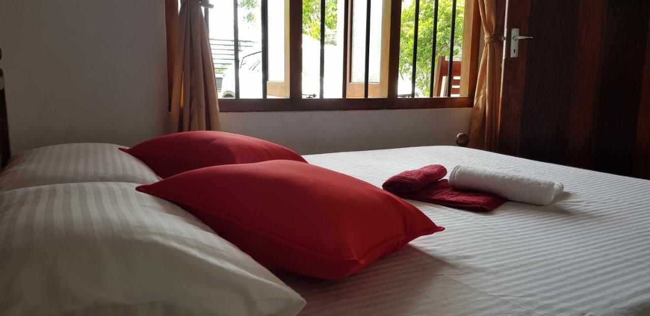 One More Day Hostel Weligama Ngoại thất bức ảnh